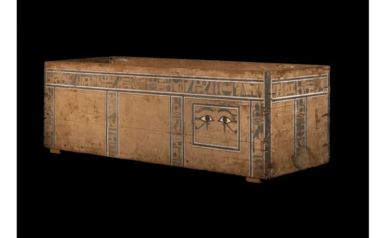 The coffin of Nektankh side view